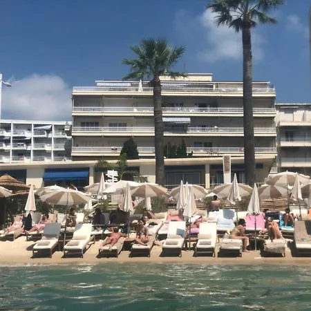 Location De Vacances A Les Pins Vue Mer *