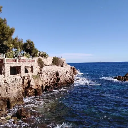 Apartment Location De Vacances A Les Pins Vue Mer Juan-les-Pins